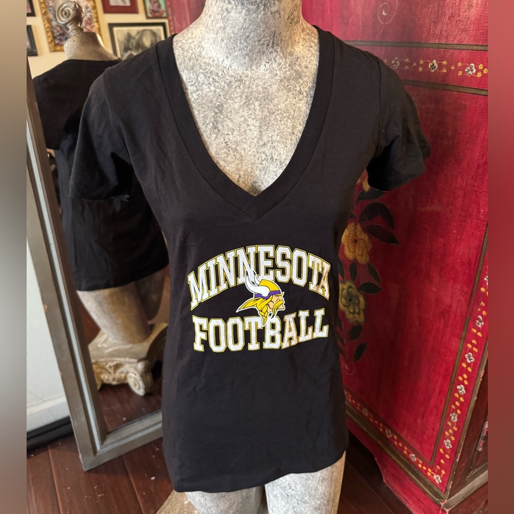 Minnesota Vikings V neck tee